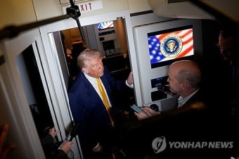 트럼프, 반도체 관세 질문에 