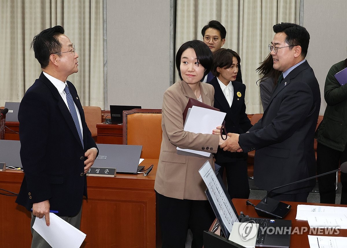 국회, 논란 빚은 헌법재판관 후보자 지명 촉구 결의안 가결
