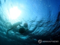 "우리가 전국 최초우다!"…제주 해녀구조단 떴다