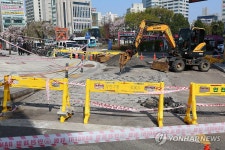 인천 부평역 앞 횡단보도서 땅 꺼짐