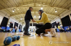 골프 체험하는 학생들