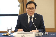 인사말하는 정인교 본부장