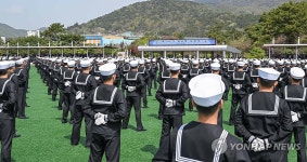 해군병 712기 수료식