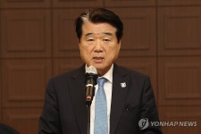 축사하는 김종섭 서울대총동창회 회장