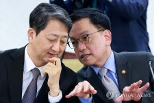 최상목 경제부총리와 안덕근 산업부 장관 논의