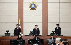 입장하는 지귀연 부장판사