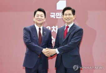 포즈 취하는 김문수-안철수