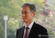 출근하는 조희대 대법원장