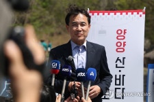 설악산 오색케이블카 사업 설명하는 김진태 강원지사