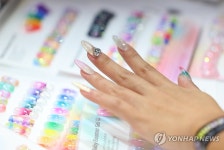 봉숭아물 대신 반짝반짝 네일 용품