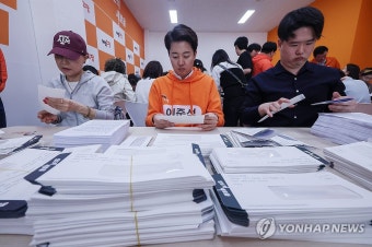 손편지 홍보물 봉입행사 나선 이준석 후보