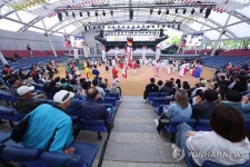 주말 낮에 즐기는 탈춤 공연