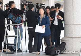 김영선 전 의원, 참고인 신분으로 검찰 출석