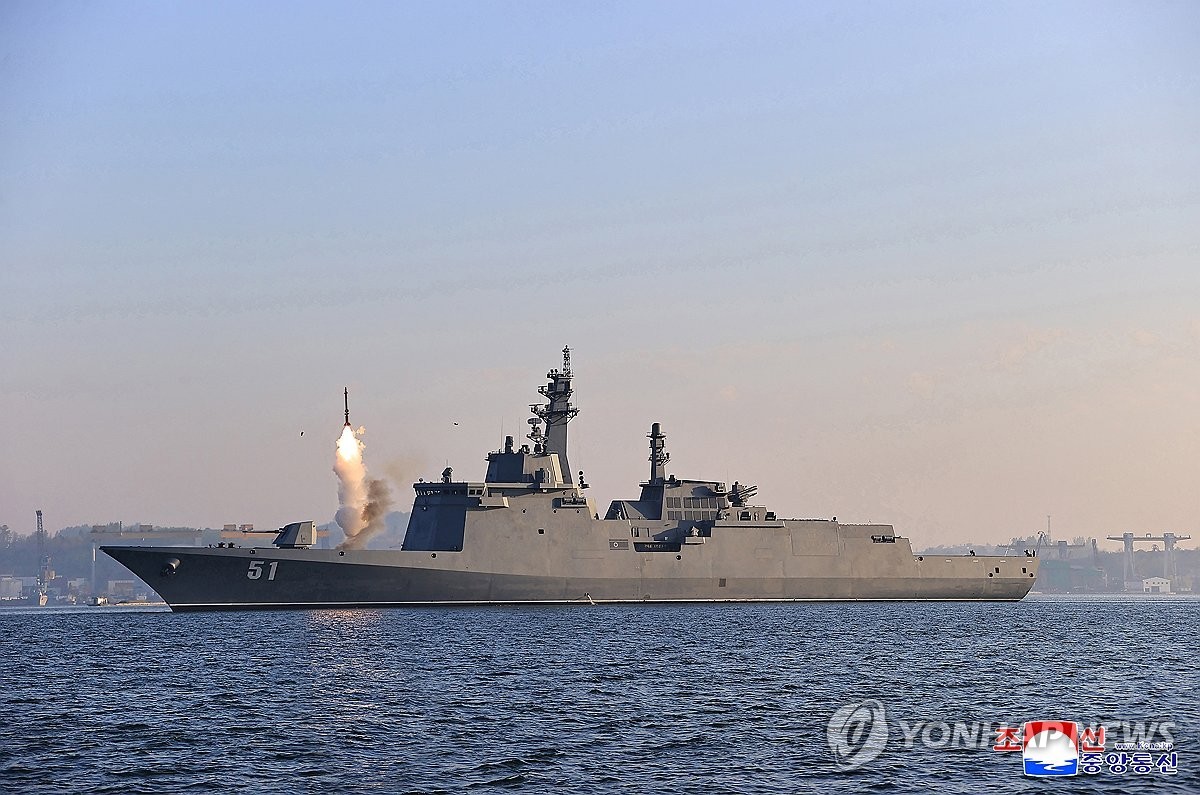 북한, 최현호 다목적 구축함 무장 시험사격에서 핵무장화 가속화 지시