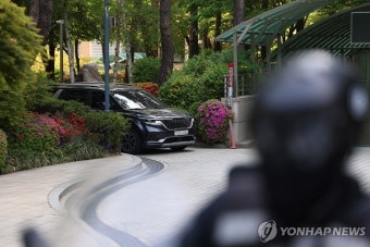 검찰, 건진법사 의혹 '윤 전 대통령 부부 사저' 아크로비스타 압수수색
