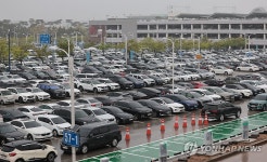 황금연휴 앞두고 빼곡한 인천공항 주차장