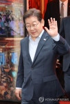 비전형 노동자들과 간담회 마친 이재명 후보
