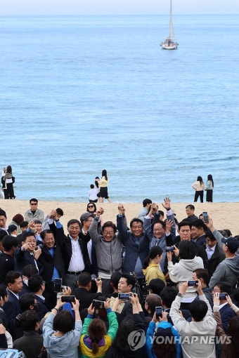 '동해안벨트' 경청투어 나선 이재명 후보
