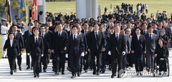 국민의힘 김문수 후보, 지도부와 현충원 참배