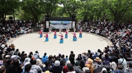 전통공연과 함께하는 연휴 마지막 날