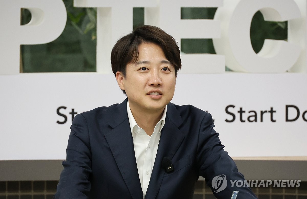 이준석 후보, 3사 출구조사 결과 속 낮은 득표율 인정 희망·기대 더 반영 못해