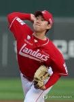 투구하는 SSG 선발 송영진