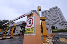 [속보] 대진연 회원 4명, 대법원서 기습시위하다 현행범 체포