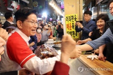 울산 남구신정시장 방문한 김문수 후보