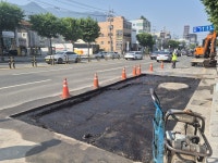 대구 현충로역 앞 도로 15cm 깊이 침하…오토바이 운전자 부상