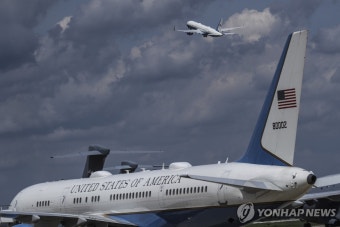 카타르 전용기 선물 받겠다는 트럼프…공화당서도 반대 확산