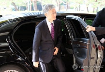 대법원으로 출근하는 조희대 대법원장
