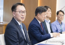 박민수 2차관, 신약개발 후보 기업 방문 격려