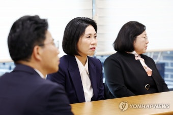오월어머니들 만난 김혜경 여사