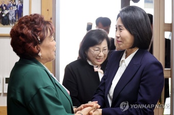 오월어머니들 만난 김혜경 여사