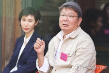 국제전자예술심포지엄 공동의장 맡은 이중식 원장