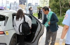 강릉솔향콜택시 홍보 나선 김홍규 강릉시장