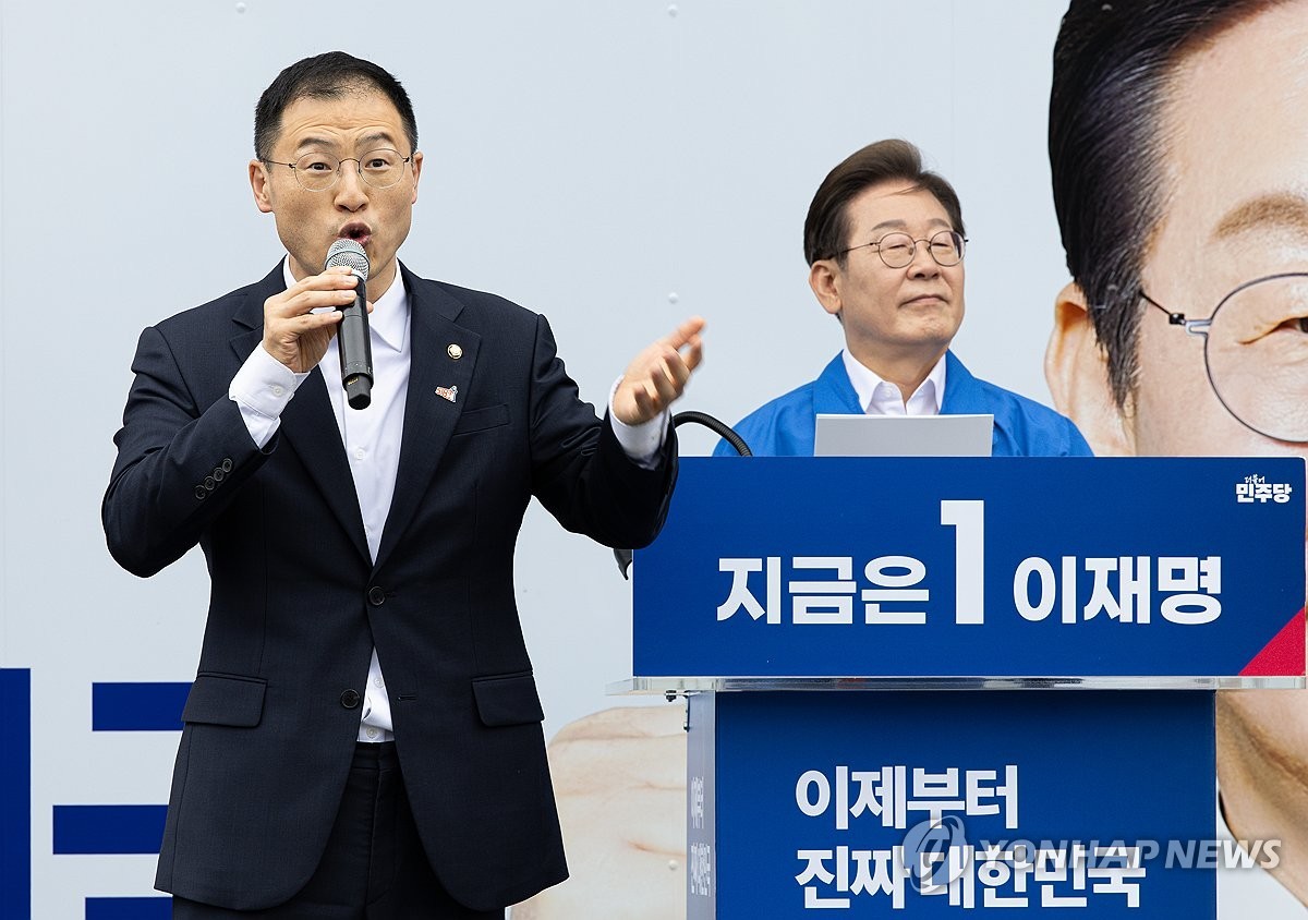 이재명 후보, 김상욱 의원 입당 환영…진짜 빅텐트 민주당으로 오라