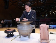 5·18민주화운동 기념식, 분향하는 오세훈 시장