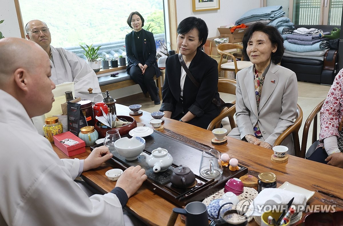 설난영 여사, 사회통합 위한 활동 속 법륜사 방문과 배식 봉사에 감사 인사