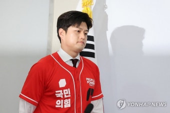 중앙선대위 회의 참석하는 김용태 비대위원장