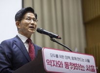 서울시 주최 약자 동행 토론회에서 축사하는 김문수 후보