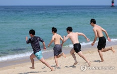 더울 땐 바다가 최고…강릉 경포해변