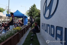 현대차 울산공장 앞 농성 천막 설치