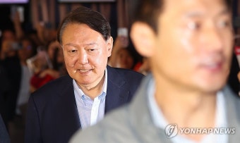 윤석열, 부정선거 주장 다큐 영화 관람