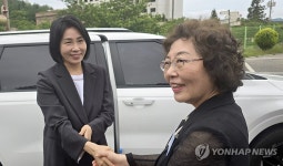 목포 공생원 찾은 김혜경 여사
