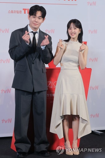 '미지의 서울'의 류경수-박보영