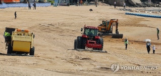 개장 준비로 바쁜 을왕리해수욕장