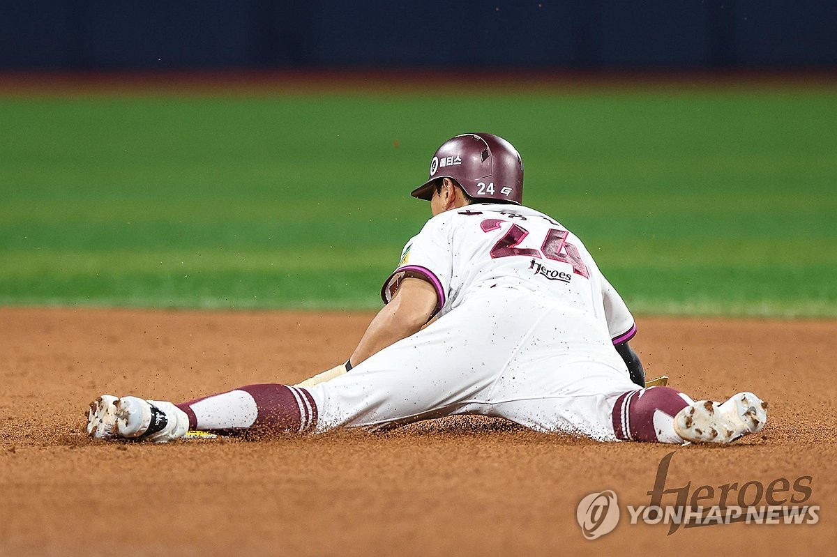 키움 히어로즈 송성문, KBO리그 30연속 도루 신기록 달성