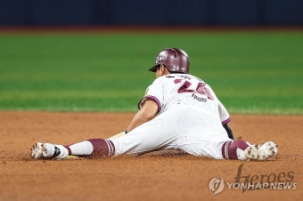 키움 히어로즈 송성문, KBO리그 30연속 도루 신기록 달성