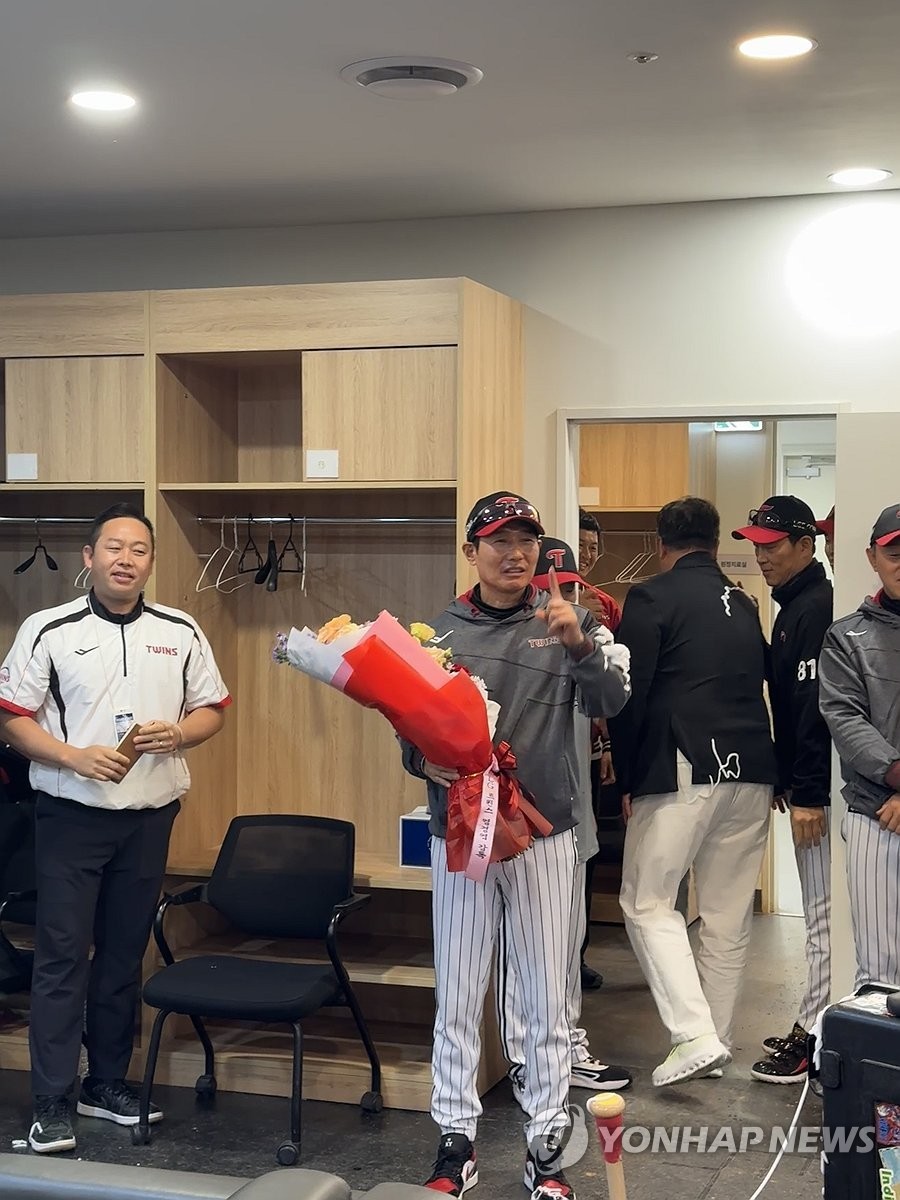LG 감독 염경엽, KBO 리그 통산 600승 돌파!손주영의 투구와 역전승으로 빛난 LG 출격